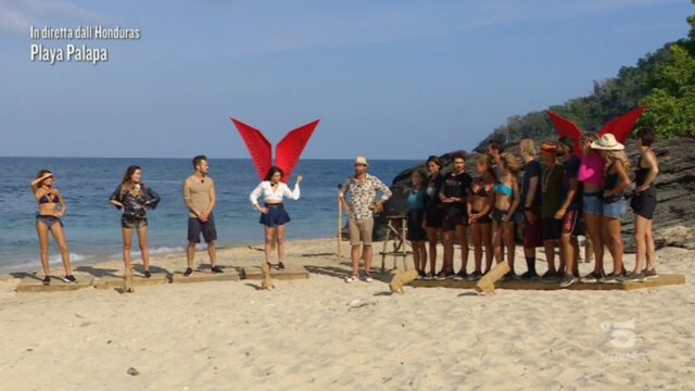 Isola dei Famosi 2021 diretta 22 aprile Playa palapa