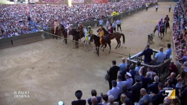 Palio di Siena 16 agosto La7