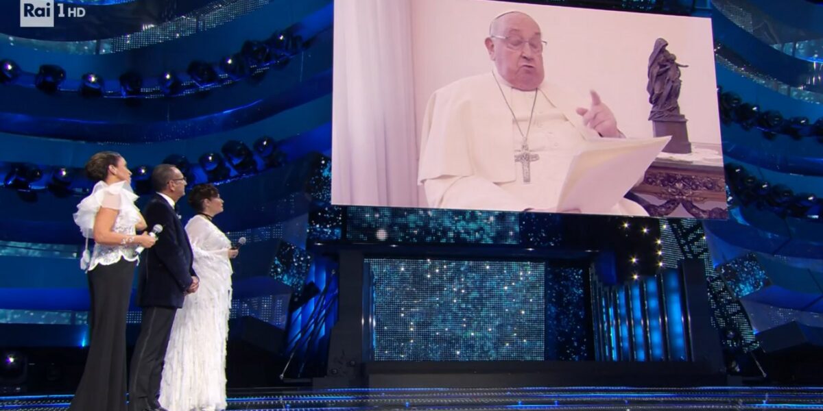 Sanremo 2025 Papa Francesco testo